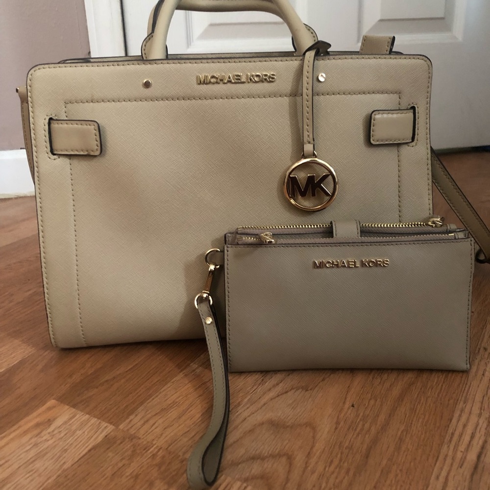 MICHAEL KORS PURSE & MATCHING WALLET
